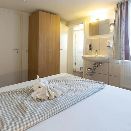 Traube, Ludwigshafen, Bodensee, Seenah Gelegen Couette-café Bodman-Ludwigshafen