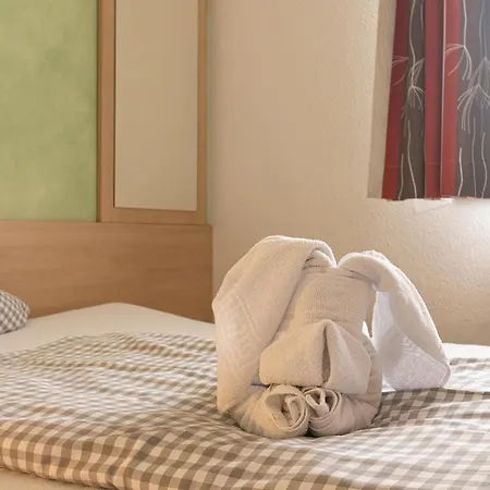 Traube, Ludwigshafen, Bodensee, Seenah Gelegen Couette-café 2*