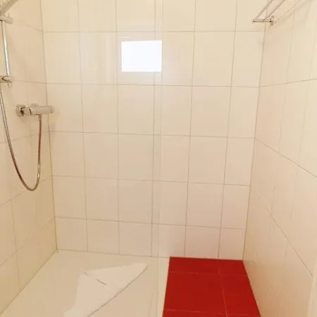Traube, Ludwigshafen, Bodensee, Seenah Gelegen Bed & Breakfast 2*